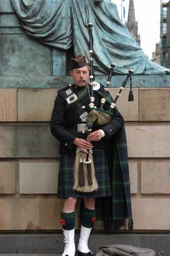 Bagpiper